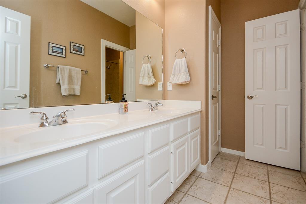 34 2 Highclere Park Drive, Spring, Texas 77379, 5 Bedrooms Bedrooms, 10 Rooms Rooms,3 BathroomsBathrooms,Single-family,For Sale,Highclere Park,87847004
