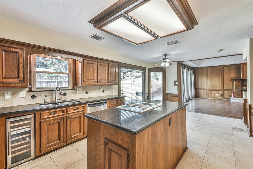 5214 2 Spanish Oak Drive, Houston, Texas 77066, 5 Bedrooms Bedrooms, 7 Rooms Rooms,2 BathroomsBathrooms,Single-family,For Sale,Spanish Oak,73380204