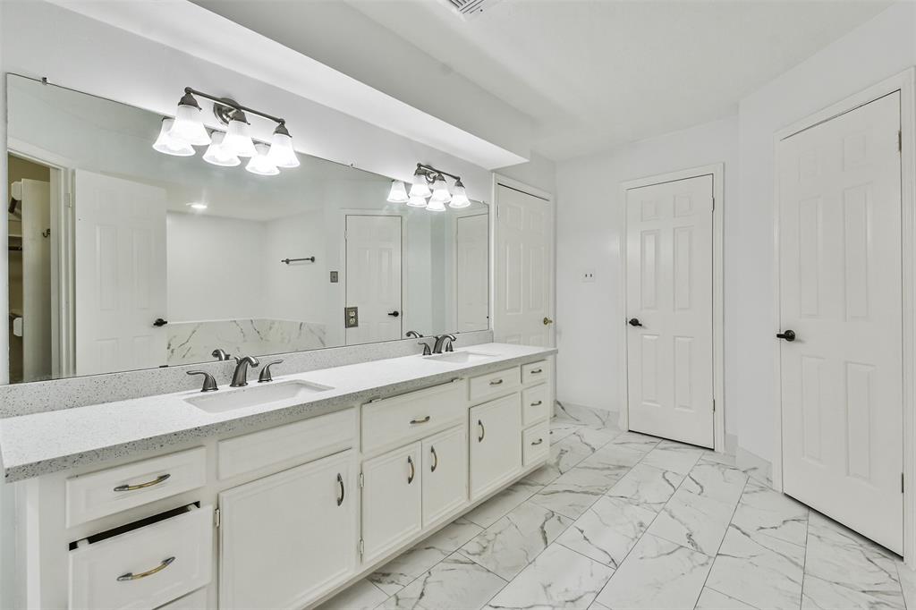 5214 2 Spanish Oak Drive, Houston, Texas 77066, 5 Bedrooms Bedrooms, 7 Rooms Rooms,2 BathroomsBathrooms,Single-family,For Sale,Spanish Oak,73380204