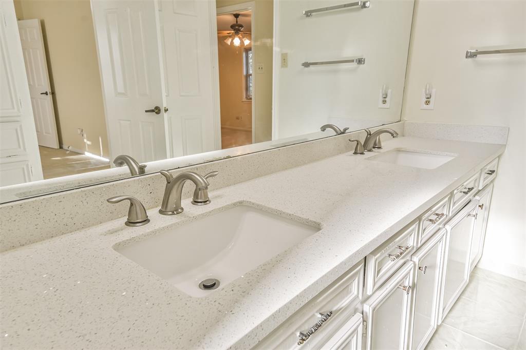 5214 2 Spanish Oak Drive, Houston, Texas 77066, 5 Bedrooms Bedrooms, 7 Rooms Rooms,2 BathroomsBathrooms,Single-family,For Sale,Spanish Oak,73380204