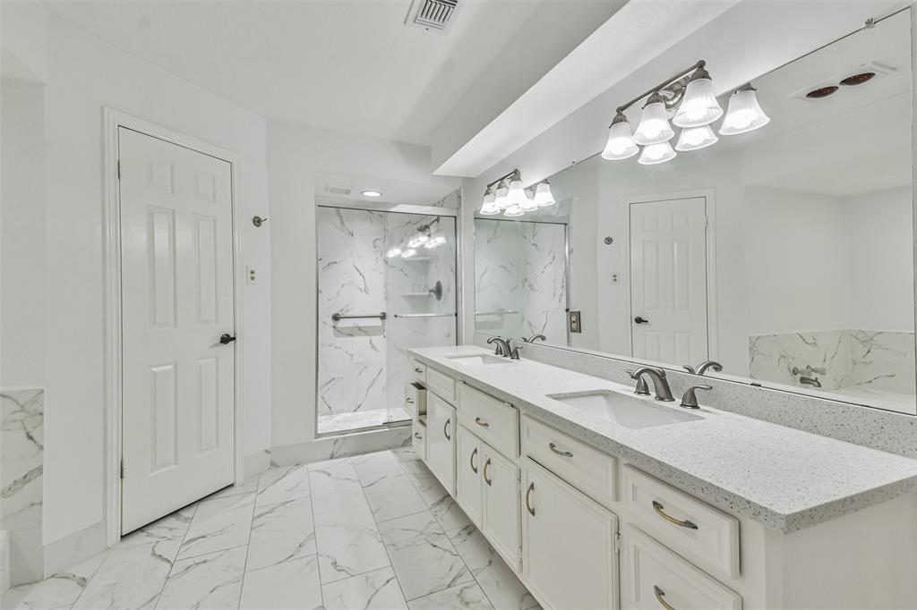 5214 2 Spanish Oak Drive, Houston, Texas 77066, 5 Bedrooms Bedrooms, 7 Rooms Rooms,2 BathroomsBathrooms,Single-family,For Sale,Spanish Oak,73380204