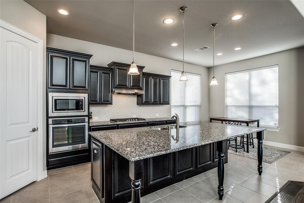 1839 2 Rocky Hills Drive, Conroe, Texas 77304, 4 Bedrooms Bedrooms, 11 Rooms Rooms,3 BathroomsBathrooms,Single-family,For Sale,Rocky Hills,85135431