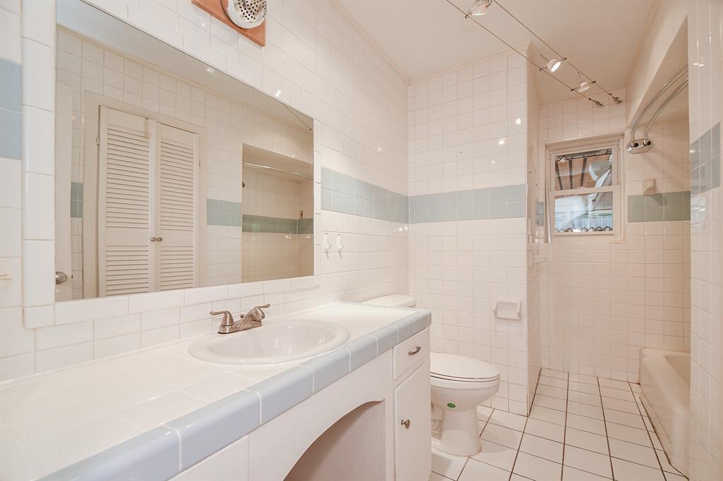 10015 2 Raritan Drive, Houston, Texas 77080, 4 Bedrooms Bedrooms, 13 Rooms Rooms,3 BathroomsBathrooms,Single-family,For Sale,Raritan,63310342