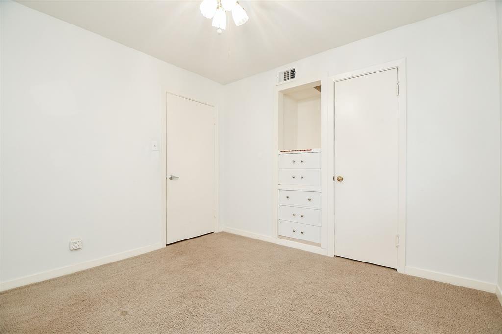 10015 2 Raritan Drive, Houston, Texas 77080, 4 Bedrooms Bedrooms, 13 Rooms Rooms,3 BathroomsBathrooms,Single-family,For Sale,Raritan,63310342