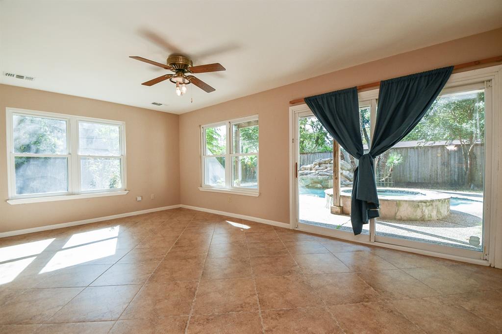 10015 2 Raritan Drive, Houston, Texas 77080, 4 Bedrooms Bedrooms, 13 Rooms Rooms,3 BathroomsBathrooms,Single-family,For Sale,Raritan,63310342
