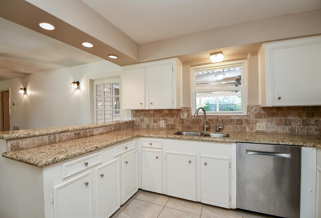 10015 2 Raritan Drive, Houston, Texas 77080, 4 Bedrooms Bedrooms, 13 Rooms Rooms,3 BathroomsBathrooms,Single-family,For Sale,Raritan,63310342