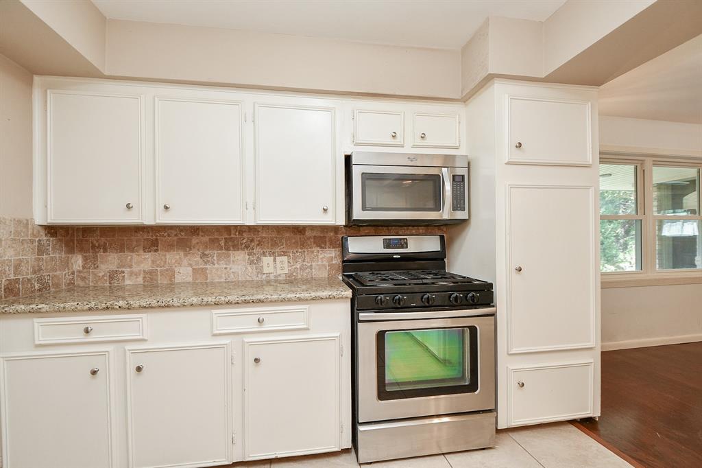 10015 2 Raritan Drive, Houston, Texas 77080, 4 Bedrooms Bedrooms, 13 Rooms Rooms,3 BathroomsBathrooms,Single-family,For Sale,Raritan,63310342