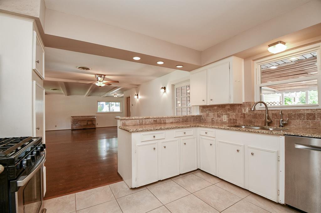 10015 2 Raritan Drive, Houston, Texas 77080, 4 Bedrooms Bedrooms, 13 Rooms Rooms,3 BathroomsBathrooms,Single-family,For Sale,Raritan,63310342
