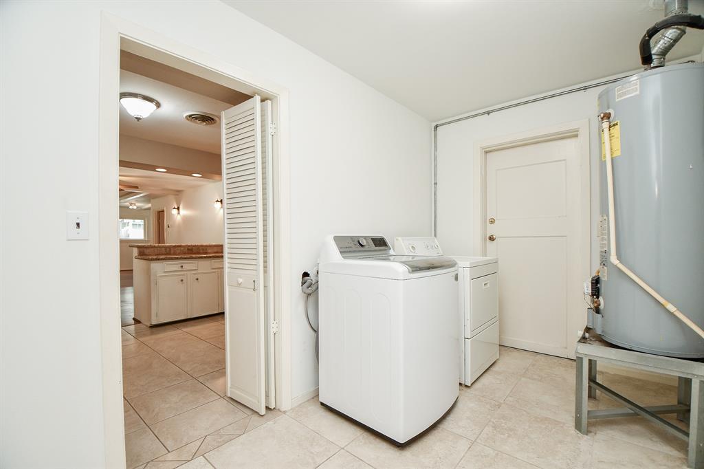 10015 2 Raritan Drive, Houston, Texas 77080, 4 Bedrooms Bedrooms, 13 Rooms Rooms,3 BathroomsBathrooms,Single-family,For Sale,Raritan,63310342