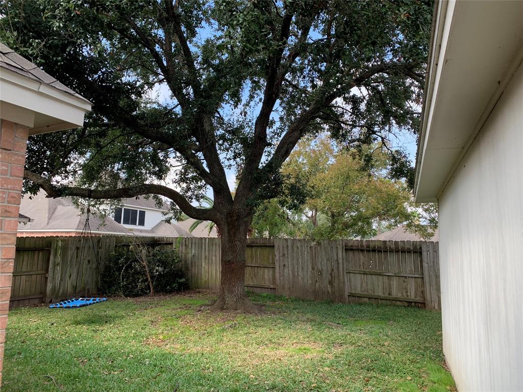 2042 2 Lodge Crest Court, League City, Texas 77573, 4 Bedrooms Bedrooms, 10 Rooms Rooms,2 BathroomsBathrooms,Single-family,For Sale,Lodge Crest,91745356