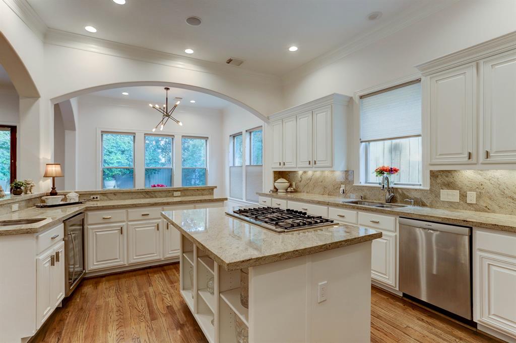 2201 2 Morse Street, Houston, Texas 77019, 3 Bedrooms Bedrooms, 11 Rooms Rooms,3 BathroomsBathrooms,Single-family,For Sale,Morse,75585724