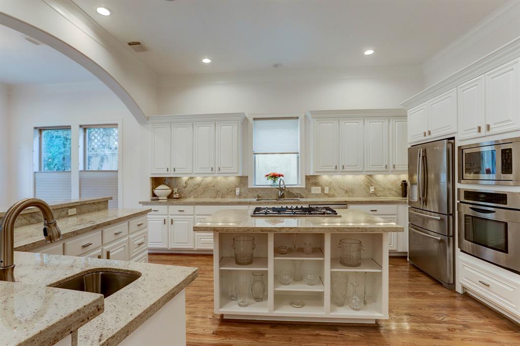 2201 2 Morse Street, Houston, Texas 77019, 3 Bedrooms Bedrooms, 11 Rooms Rooms,3 BathroomsBathrooms,Single-family,For Sale,Morse,75585724