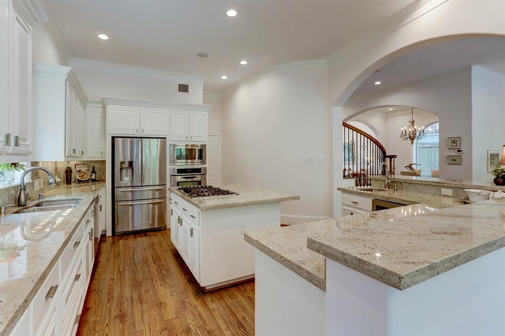 2201 2 Morse Street, Houston, Texas 77019, 3 Bedrooms Bedrooms, 11 Rooms Rooms,3 BathroomsBathrooms,Single-family,For Sale,Morse,75585724