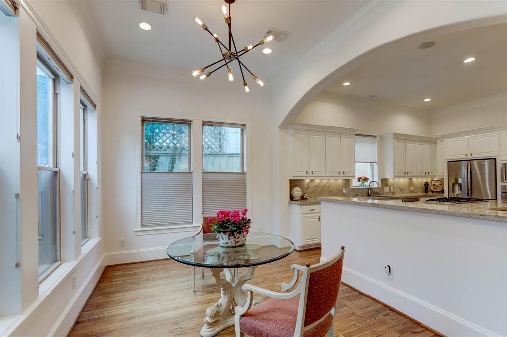 2201 2 Morse Street, Houston, Texas 77019, 3 Bedrooms Bedrooms, 11 Rooms Rooms,3 BathroomsBathrooms,Single-family,For Sale,Morse,75585724