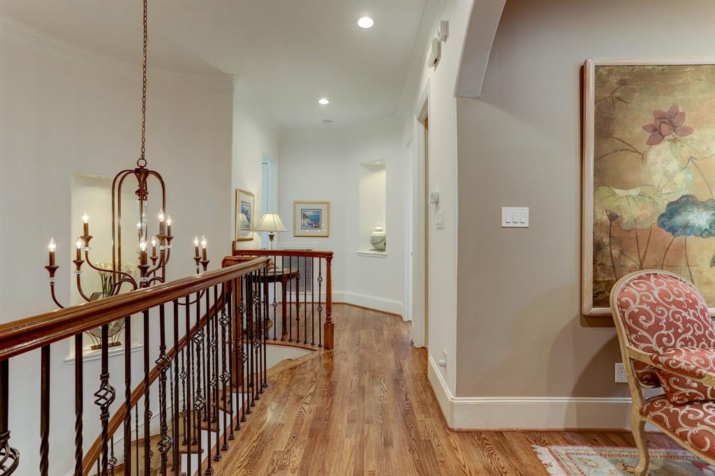 2201 2 Morse Street, Houston, Texas 77019, 3 Bedrooms Bedrooms, 11 Rooms Rooms,3 BathroomsBathrooms,Single-family,For Sale,Morse,75585724