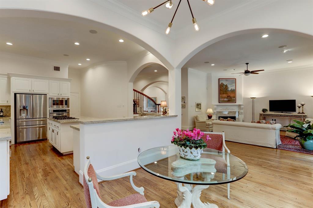 2201 2 Morse Street, Houston, Texas 77019, 3 Bedrooms Bedrooms, 11 Rooms Rooms,3 BathroomsBathrooms,Single-family,For Sale,Morse,75585724