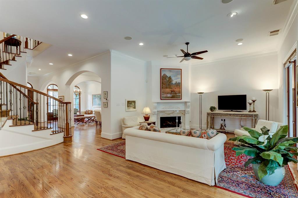 2201 2 Morse Street, Houston, Texas 77019, 3 Bedrooms Bedrooms, 11 Rooms Rooms,3 BathroomsBathrooms,Single-family,For Sale,Morse,75585724