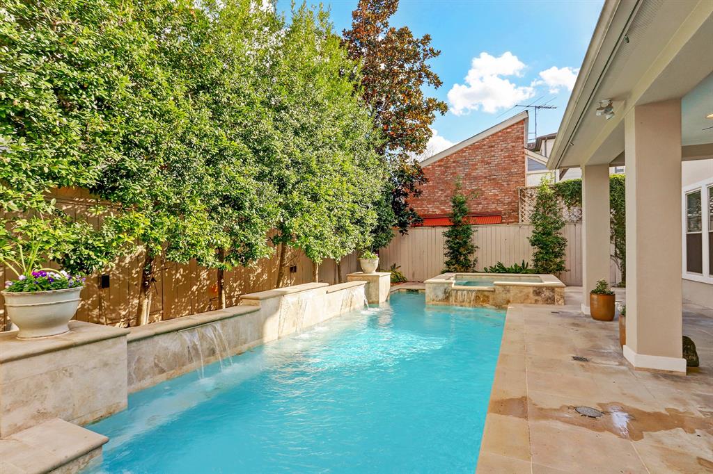 2201 2 Morse Street, Houston, Texas 77019, 3 Bedrooms Bedrooms, 11 Rooms Rooms,3 BathroomsBathrooms,Single-family,For Sale,Morse,75585724