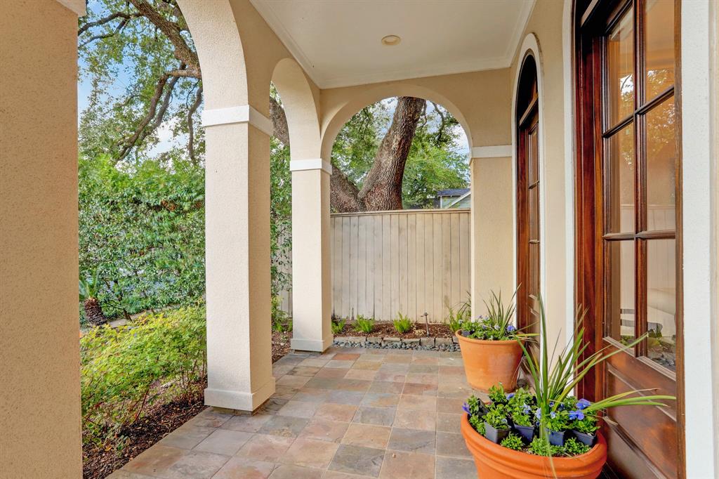 2201 2 Morse Street, Houston, Texas 77019, 3 Bedrooms Bedrooms, 11 Rooms Rooms,3 BathroomsBathrooms,Single-family,For Sale,Morse,75585724