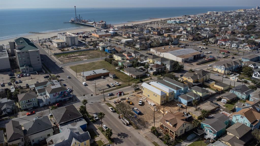 2310 2 Bernardo de Galvez Street, Galveston, Texas 77550, 4 Bedrooms Bedrooms, 8 Rooms Rooms,3 BathroomsBathrooms,Single-family,For Sale,Bernardo de Galvez,35469429