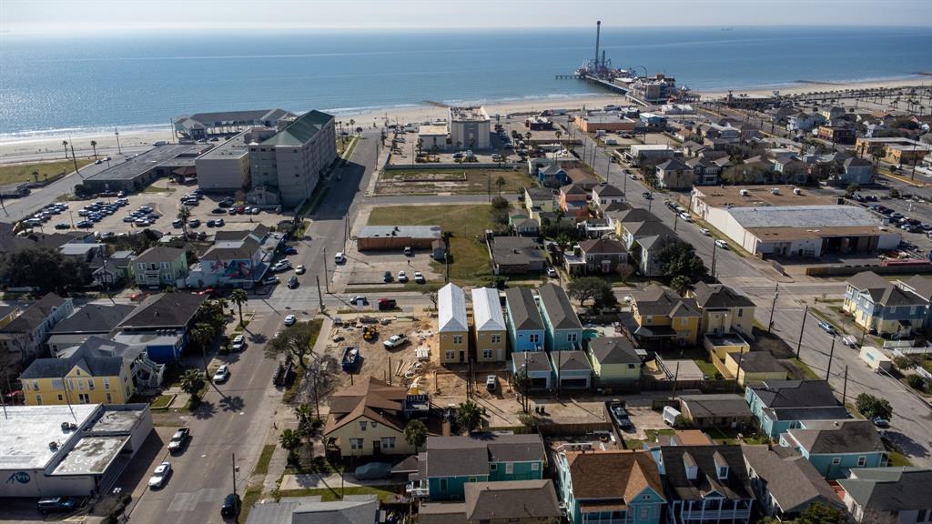 2310 2 Bernardo de Galvez Street, Galveston, Texas 77550, 4 Bedrooms Bedrooms, 8 Rooms Rooms,3 BathroomsBathrooms,Single-family,For Sale,Bernardo de Galvez,35469429