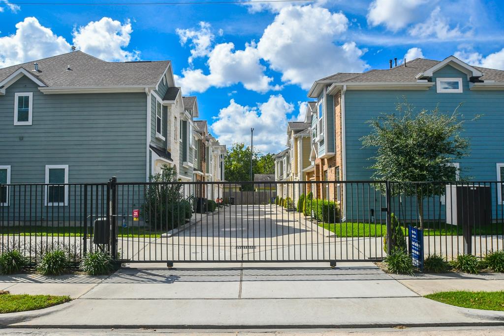 4815 2 Hardy Street, Houston, Texas 77009, 3 Bedrooms Bedrooms, 5 Rooms Rooms,2 BathroomsBathrooms,Single-family,For Sale,Hardy,61119620