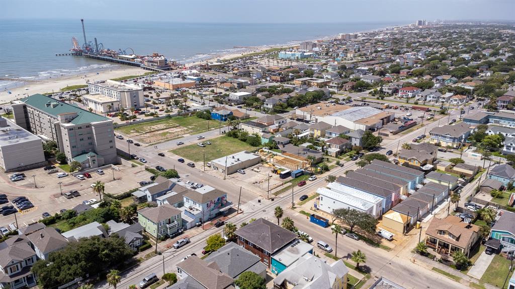 2308 2 Bernardo de Galvez Street, Galveston, Texas 77550, 4 Bedrooms Bedrooms, 8 Rooms Rooms,3 BathroomsBathrooms,Single-family,For Sale,Bernardo de Galvez,54651222