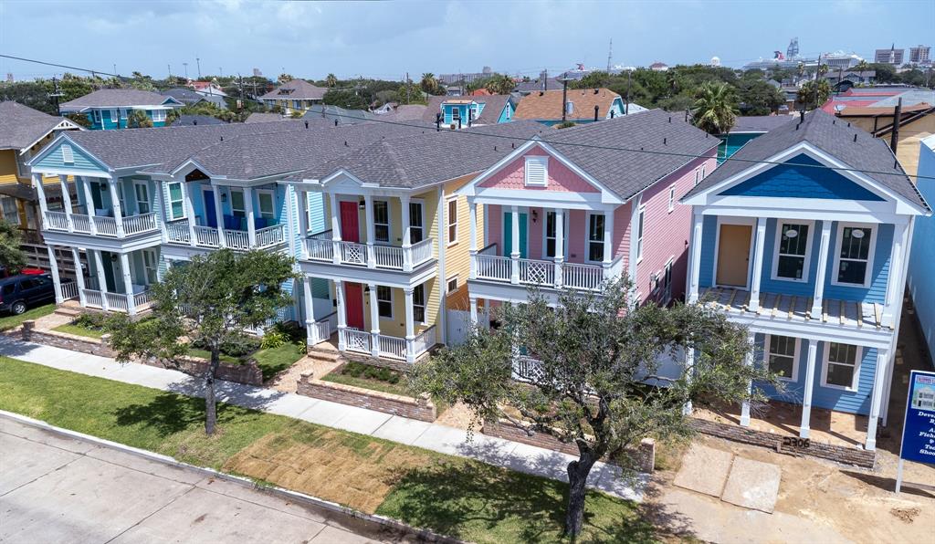 2308 2 Bernardo de Galvez Street, Galveston, Texas 77550, 4 Bedrooms Bedrooms, 8 Rooms Rooms,3 BathroomsBathrooms,Single-family,For Sale,Bernardo de Galvez,54651222