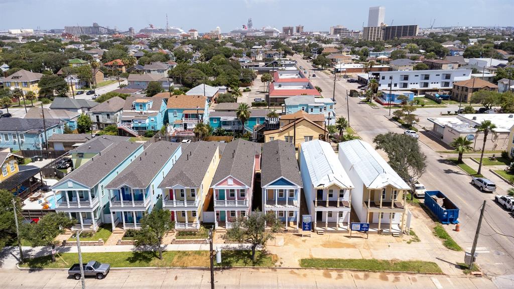 2308 2 Bernardo de Galvez Street, Galveston, Texas 77550, 4 Bedrooms Bedrooms, 8 Rooms Rooms,3 BathroomsBathrooms,Single-family,For Sale,Bernardo de Galvez,54651222