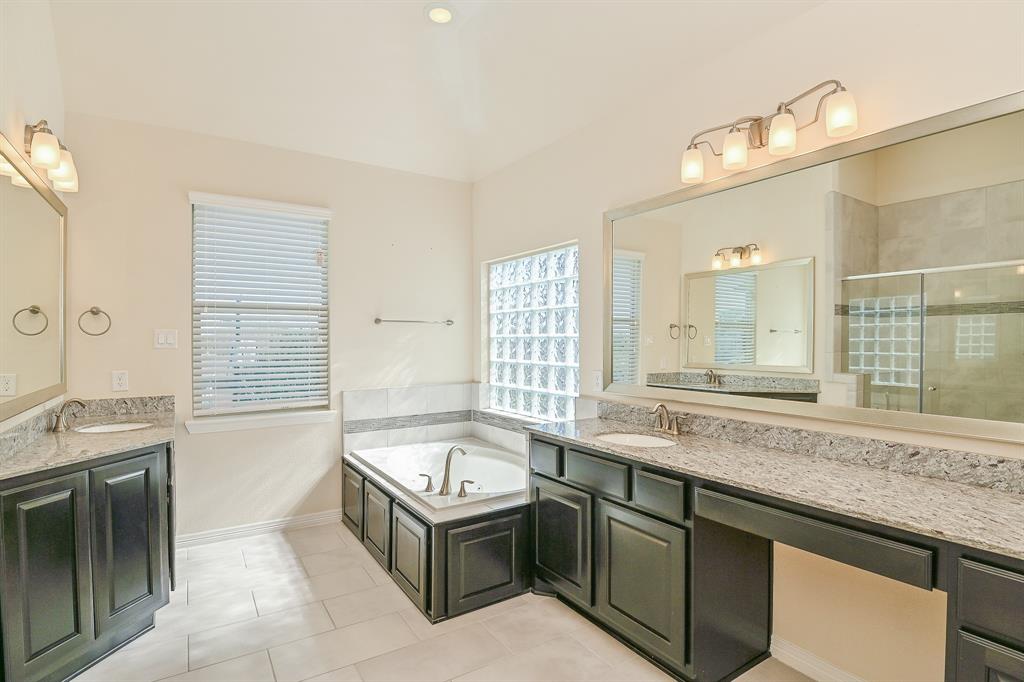 10202 3 Spring Shadows Park Circle, Houston, Texas 77080, 3 Bedrooms Bedrooms, 3 Rooms Rooms,3 BathroomsBathrooms,Single-family,For Sale,Spring Shadows Park,89650034