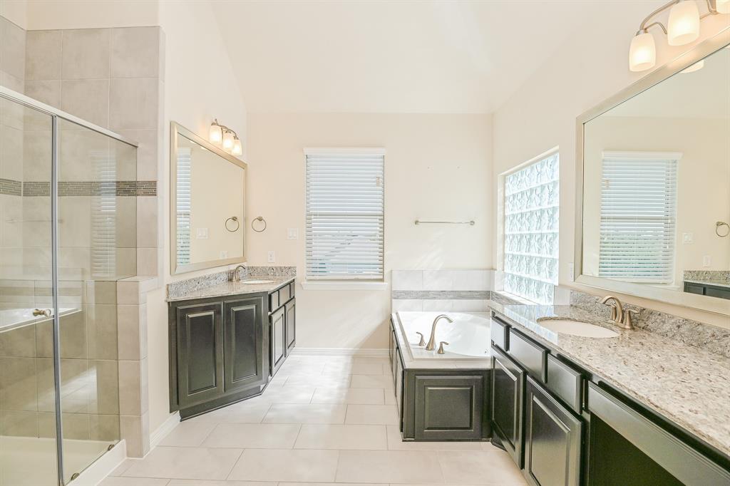 10202 3 Spring Shadows Park Circle, Houston, Texas 77080, 3 Bedrooms Bedrooms, 3 Rooms Rooms,3 BathroomsBathrooms,Single-family,For Sale,Spring Shadows Park,89650034