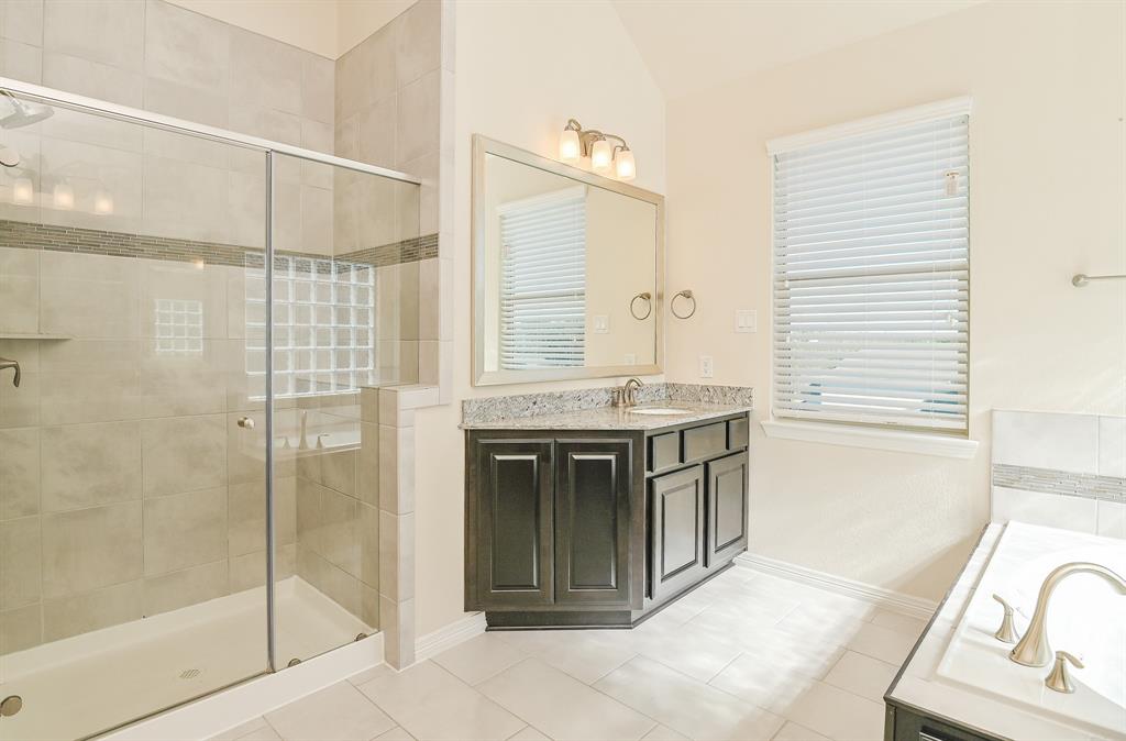 10202 3 Spring Shadows Park Circle, Houston, Texas 77080, 3 Bedrooms Bedrooms, 3 Rooms Rooms,3 BathroomsBathrooms,Single-family,For Sale,Spring Shadows Park,89650034