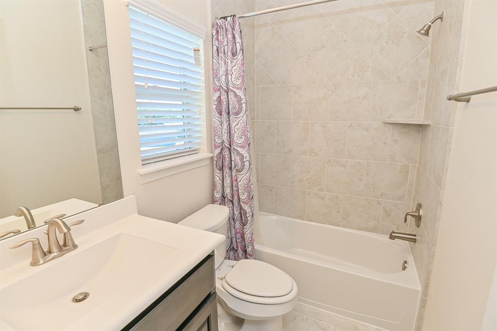 10202 3 Spring Shadows Park Circle, Houston, Texas 77080, 3 Bedrooms Bedrooms, 3 Rooms Rooms,3 BathroomsBathrooms,Single-family,For Sale,Spring Shadows Park,89650034