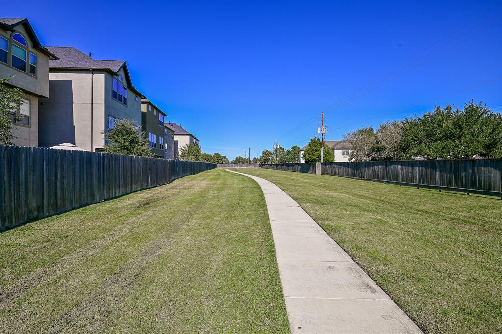 10202 3 Spring Shadows Park Circle, Houston, Texas 77080, 3 Bedrooms Bedrooms, 3 Rooms Rooms,3 BathroomsBathrooms,Single-family,For Sale,Spring Shadows Park,89650034
