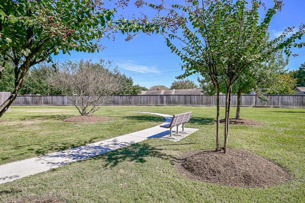 10202 3 Spring Shadows Park Circle, Houston, Texas 77080, 3 Bedrooms Bedrooms, 3 Rooms Rooms,3 BathroomsBathrooms,Single-family,For Sale,Spring Shadows Park,89650034