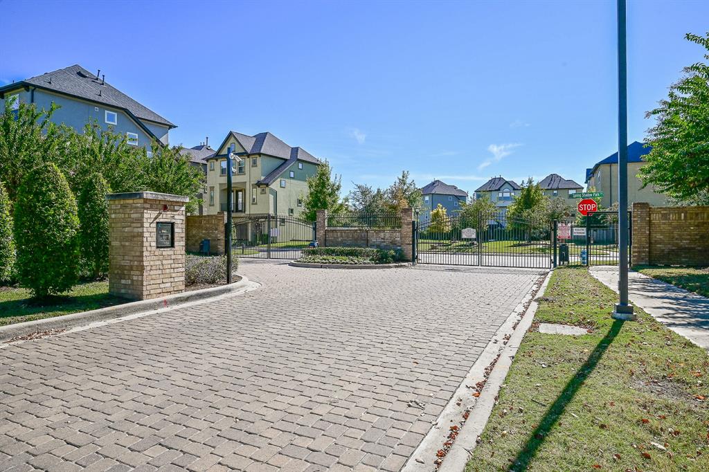 10202 3 Spring Shadows Park Circle, Houston, Texas 77080, 3 Bedrooms Bedrooms, 3 Rooms Rooms,3 BathroomsBathrooms,Single-family,For Sale,Spring Shadows Park,89650034