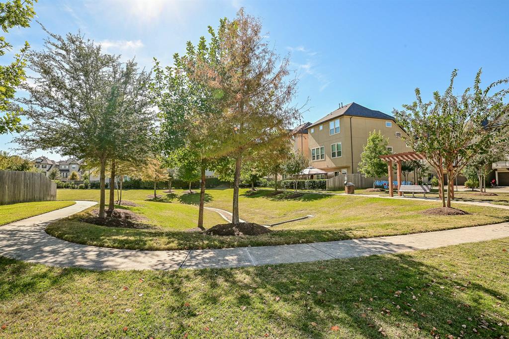 10202 3 Spring Shadows Park Circle, Houston, Texas 77080, 3 Bedrooms Bedrooms, 3 Rooms Rooms,3 BathroomsBathrooms,Single-family,For Sale,Spring Shadows Park,89650034