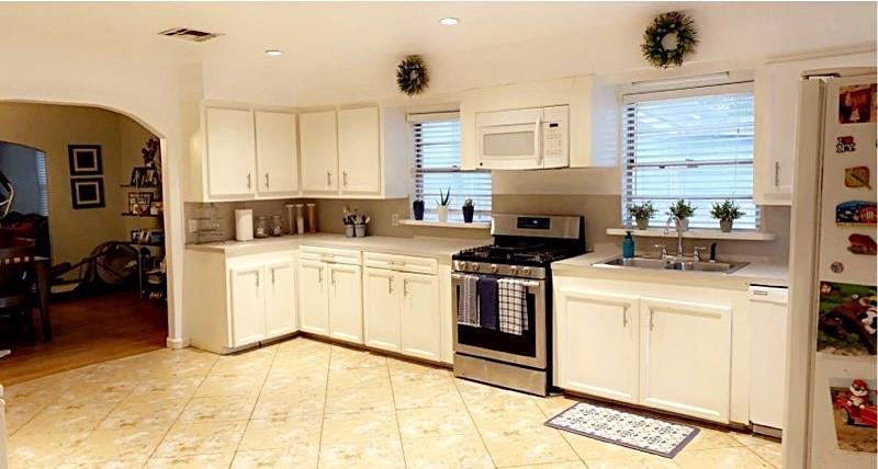 405 2 Dorchester Street, Houston, Texas 77022, 6 Bedrooms Bedrooms, 6 Rooms Rooms,2 BathroomsBathrooms,Single-family,For Sale,Dorchester,70238818