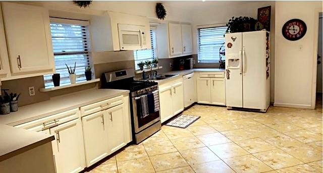 405 2 Dorchester Street, Houston, Texas 77022, 6 Bedrooms Bedrooms, 6 Rooms Rooms,2 BathroomsBathrooms,Single-family,For Sale,Dorchester,70238818