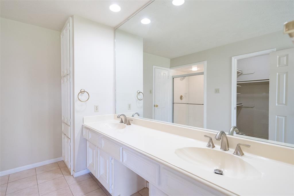 15806 2 Knoll Lake Drive, Houston, Texas 77095, 4 Bedrooms Bedrooms, 4 Rooms Rooms,2 BathroomsBathrooms,Single-family,For Sale,Knoll Lake,59255482