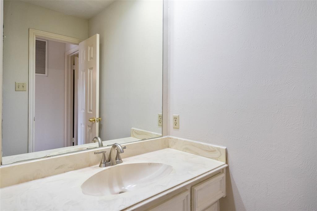 15806 2 Knoll Lake Drive, Houston, Texas 77095, 4 Bedrooms Bedrooms, 4 Rooms Rooms,2 BathroomsBathrooms,Single-family,For Sale,Knoll Lake,59255482