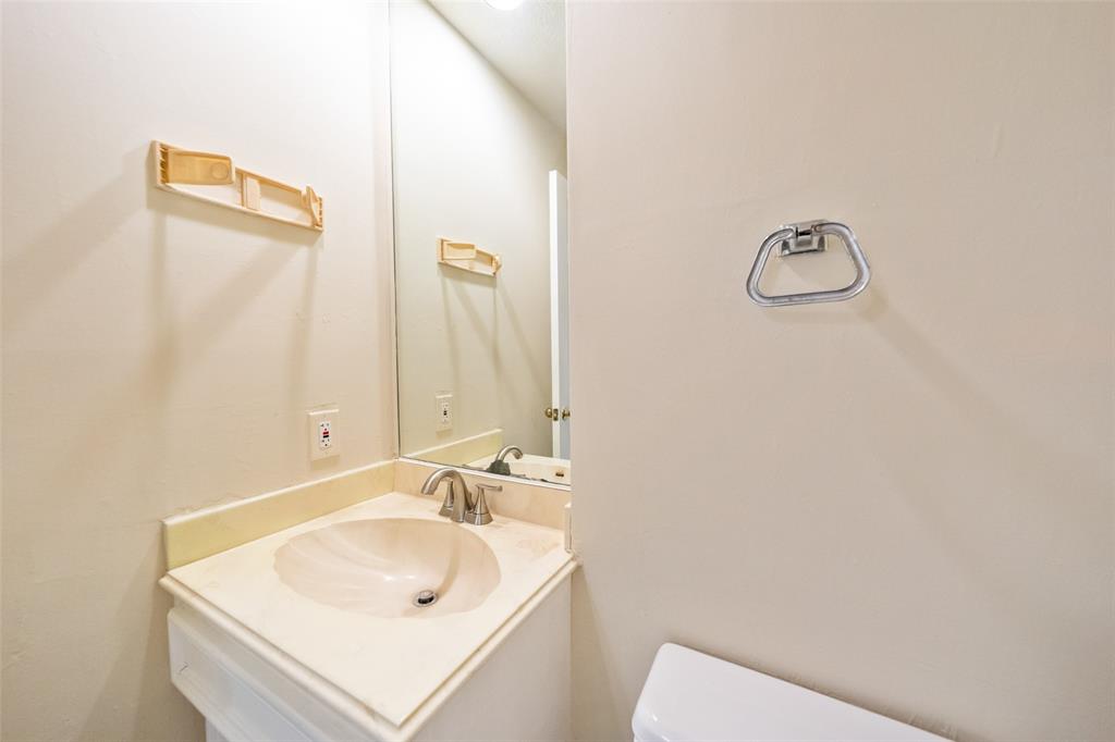 15806 2 Knoll Lake Drive, Houston, Texas 77095, 4 Bedrooms Bedrooms, 4 Rooms Rooms,2 BathroomsBathrooms,Single-family,For Sale,Knoll Lake,59255482