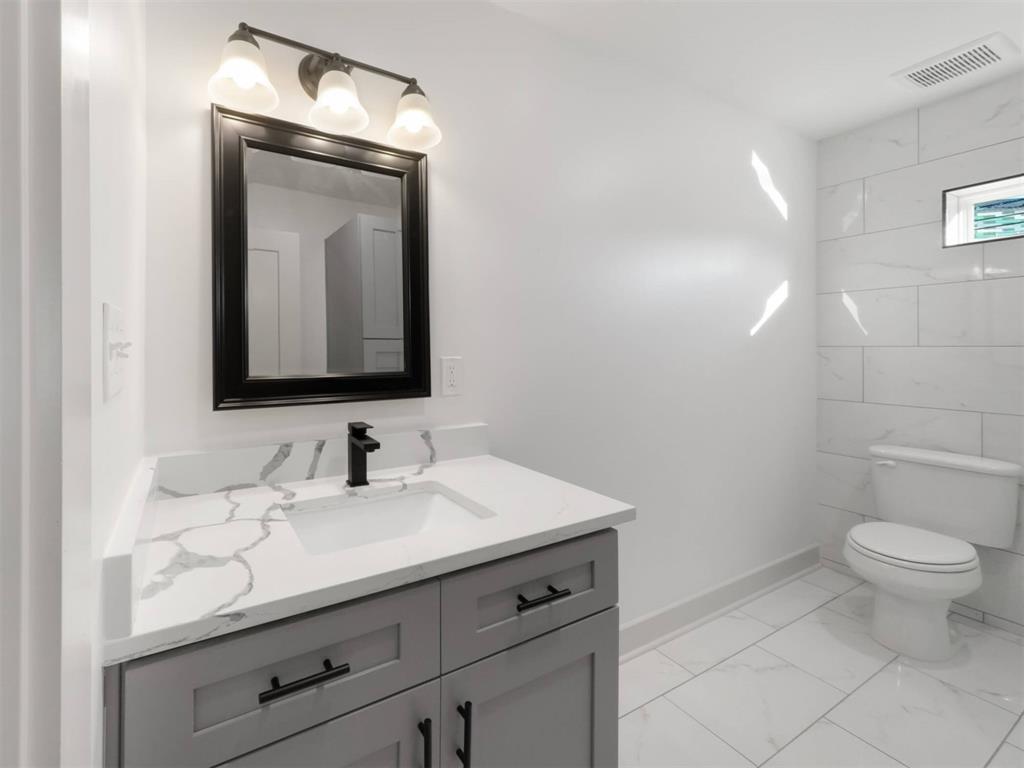 3602 1 Billingsley Street, Houston, Texas 77009, 3 Bedrooms Bedrooms, 11 Rooms Rooms,2 BathroomsBathrooms,Single-family,For Sale,Billingsley,69617221