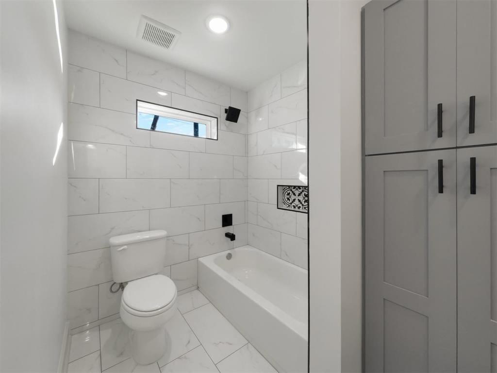 3602 1 Billingsley Street, Houston, Texas 77009, 3 Bedrooms Bedrooms, 11 Rooms Rooms,2 BathroomsBathrooms,Single-family,For Sale,Billingsley,69617221