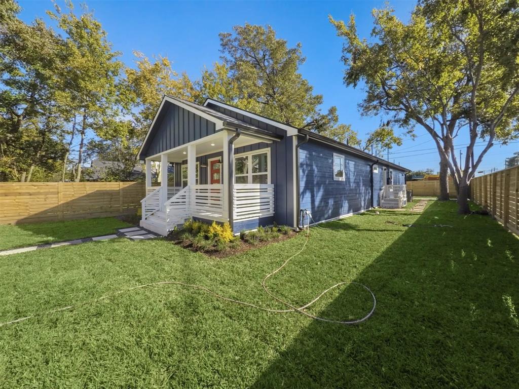 3602 1 Billingsley Street, Houston, Texas 77009, 3 Bedrooms Bedrooms, 11 Rooms Rooms,2 BathroomsBathrooms,Single-family,For Sale,Billingsley,69617221