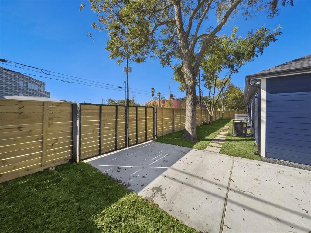 3602 1 Billingsley Street, Houston, Texas 77009, 3 Bedrooms Bedrooms, 11 Rooms Rooms,2 BathroomsBathrooms,Single-family,For Sale,Billingsley,69617221