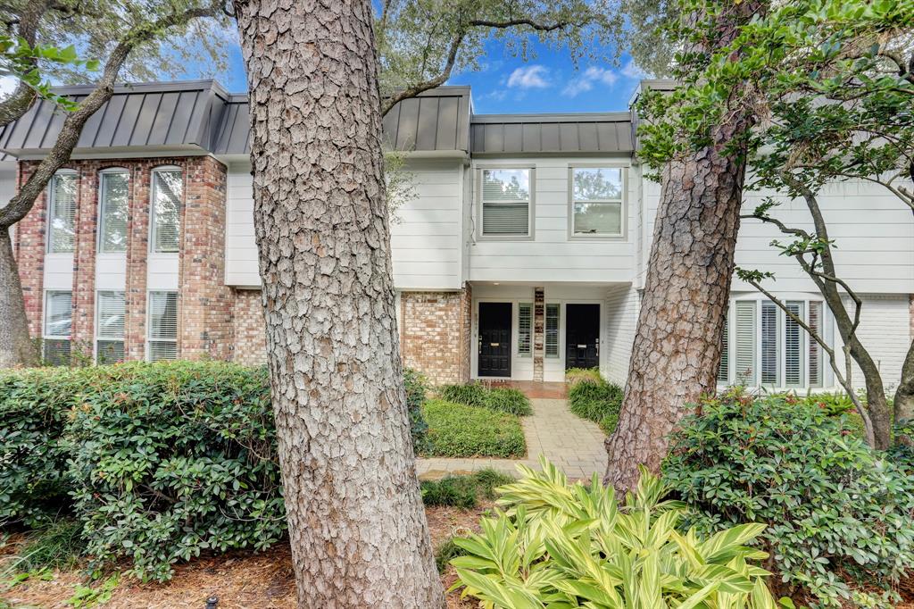 8948 2 Chatsworth Drive, Houston, Texas 77024, 3 Bedrooms Bedrooms, 10 Rooms Rooms,2 BathroomsBathrooms,Townhouse/condo,For Sale,Chatsworth,22598691
