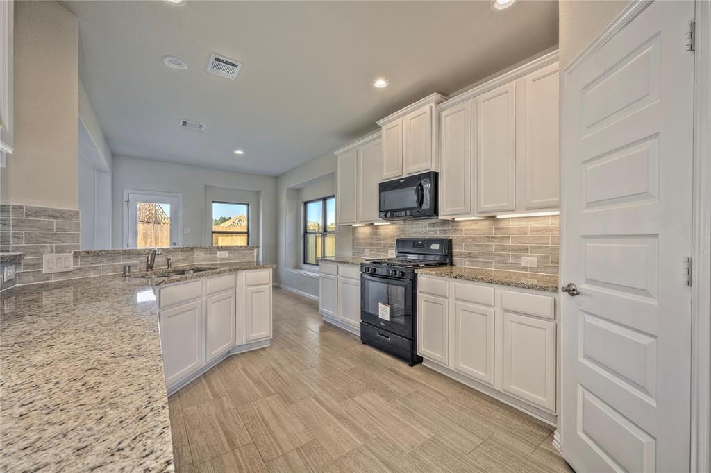 15418 2 Bell's Vireo Court, Magnolia, Texas 77354, 4 Bedrooms Bedrooms, 9 Rooms Rooms,3 BathroomsBathrooms,Single-family,For Sale,Bell's Vireo,87045105