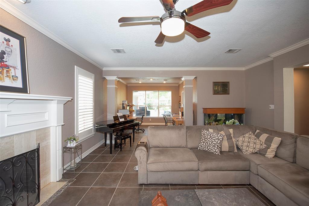 301 2 Lakeview Circle, Friendswood, Texas 77546, 5 Bedrooms Bedrooms, 10 Rooms Rooms,3 BathroomsBathrooms,Single-family,For Sale,Lakeview,80024543
