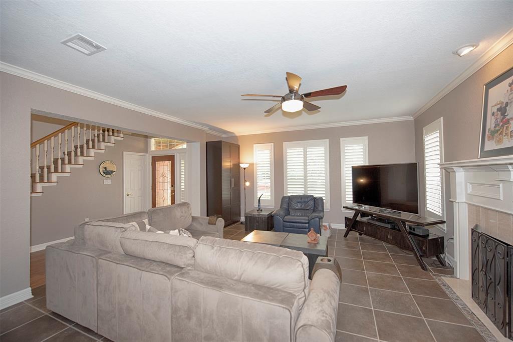 301 2 Lakeview Circle, Friendswood, Texas 77546, 5 Bedrooms Bedrooms, 10 Rooms Rooms,3 BathroomsBathrooms,Single-family,For Sale,Lakeview,80024543